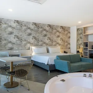 Black Tower Premium Hotell